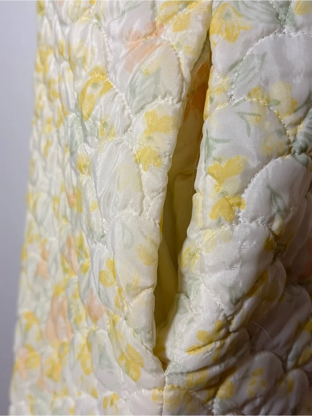 Vintage 50s Barbizon Floral Satin Lace Trim Quilted Robe Housecoat